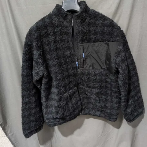 BOX OF APPROXIMATELY 20 ASSORTED CLOTHING ITEMS TO INCLUDE: FLUFFY COAT AND SMART TROUSERS