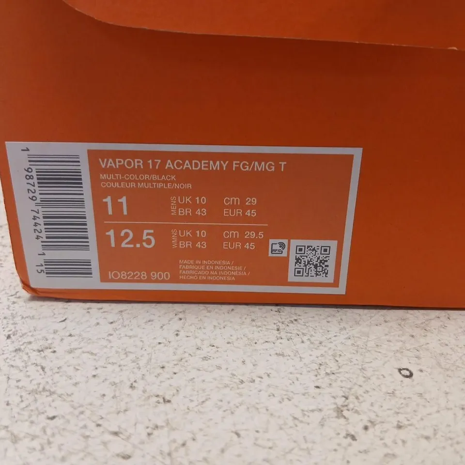 NIKE TRAINERS – MEN'S, UK 11
