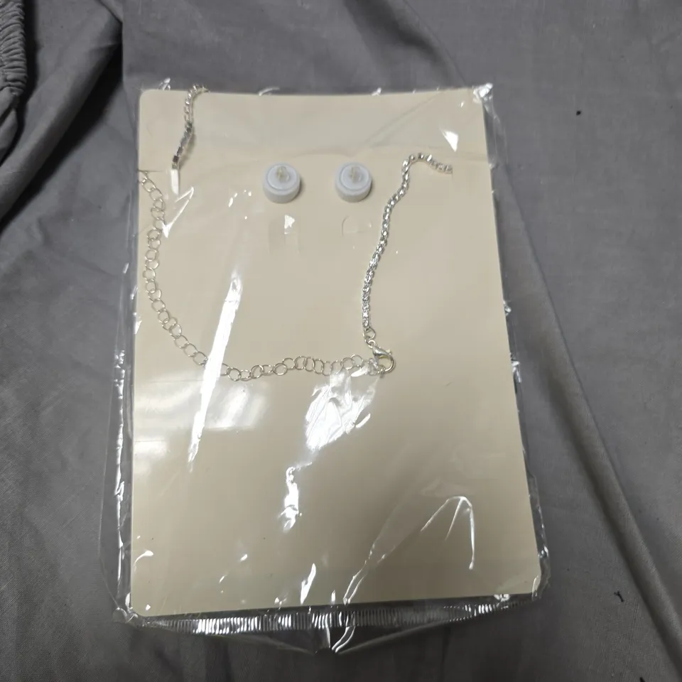 SILVER-TONE NECKLACE WITH MATCHING STUD EARRINGS ON BEIGE PRESENTATION CARD 