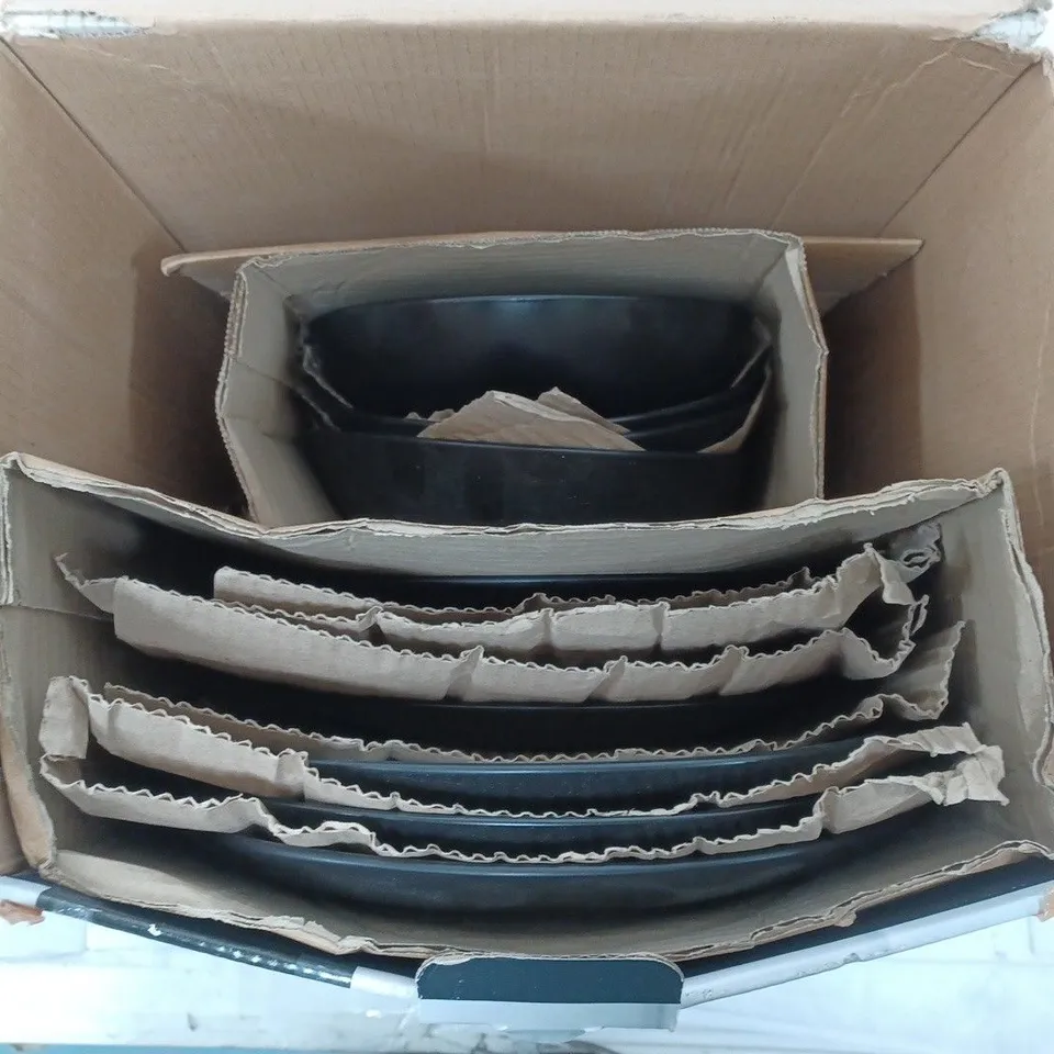 BOXED 11 PIECE STONEWARE LIQUORICE DINNER SET