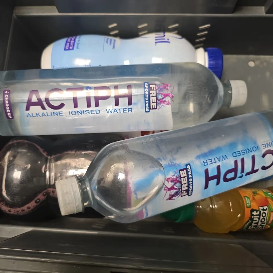 APPROXIMATELY 7 ASSORTED DRINKS ITEMS TO INCLUDE - FRUIT SHOOT APPLE & BLACKCURRANT , ACTIPH WATER ETC
