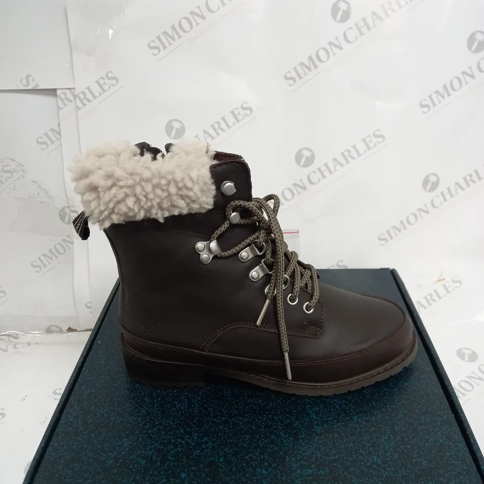 EMU OKAB WATERPROOF BOOTS SIZE 5