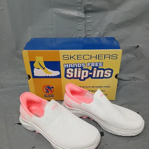 BOXED PAIR OF SKECHERS HANDS FREE SLIP INS WHITE UK 6