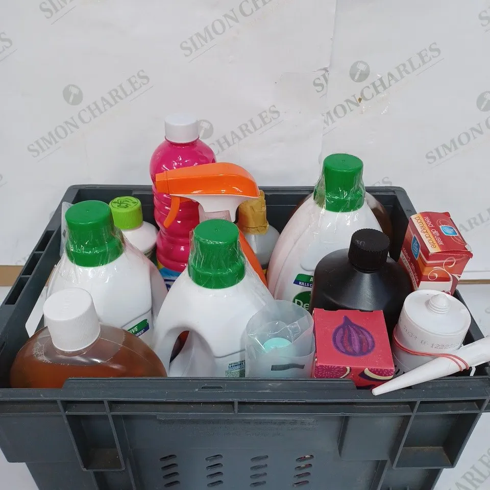 BOX TO CONTAIN 15 ASSORTED CLEANING PRODUCTS, BRANDS VARY, INCLUDES LAUNDRY SANITISER ETC 
