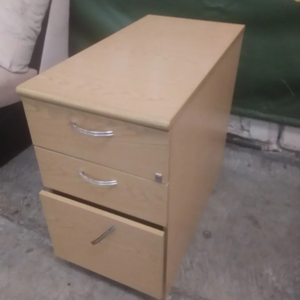 3 DRAWER WOODEN CHEST OF DRAWERS