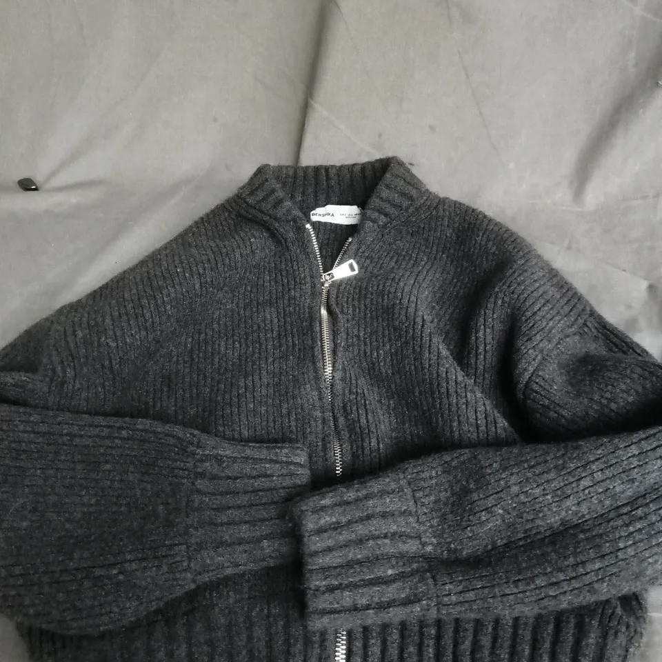 BERSHKA KNIT ZIP CARDIGAN – DARK GREY, UK SIZE S