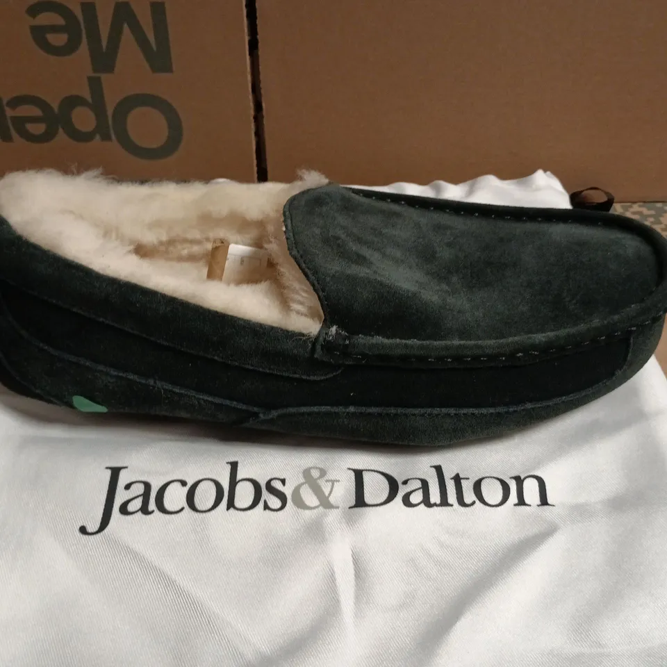 JACOBS & DALTON BLACK SUEDE LOOK SLIPPERS WITH SHEARLING LINING, MEN'S - UK 8