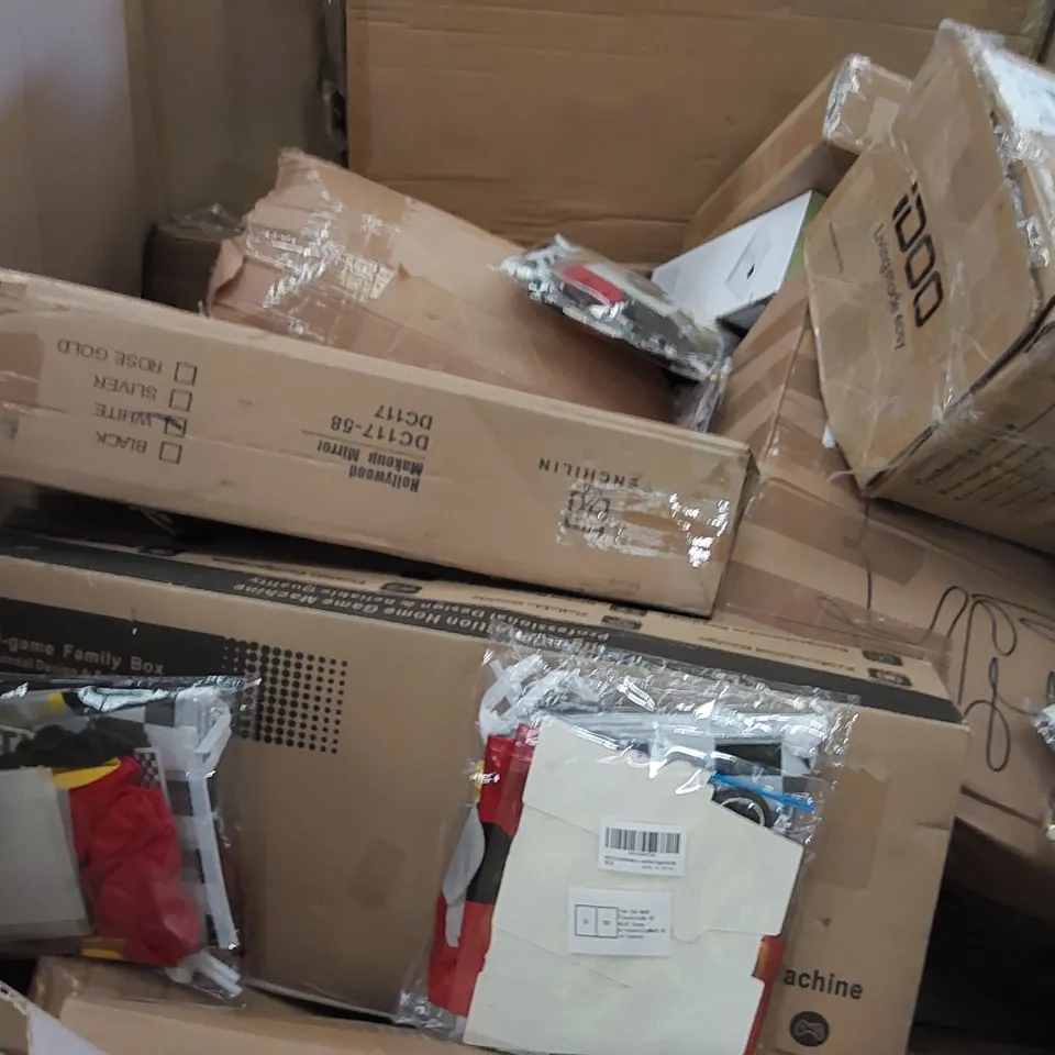 PALLET OF ASSORTED ITEMS INCLUDING: POKER SET, ELECTRIC BLANKET, BIRD FEEDER, PHOTO FRAMES