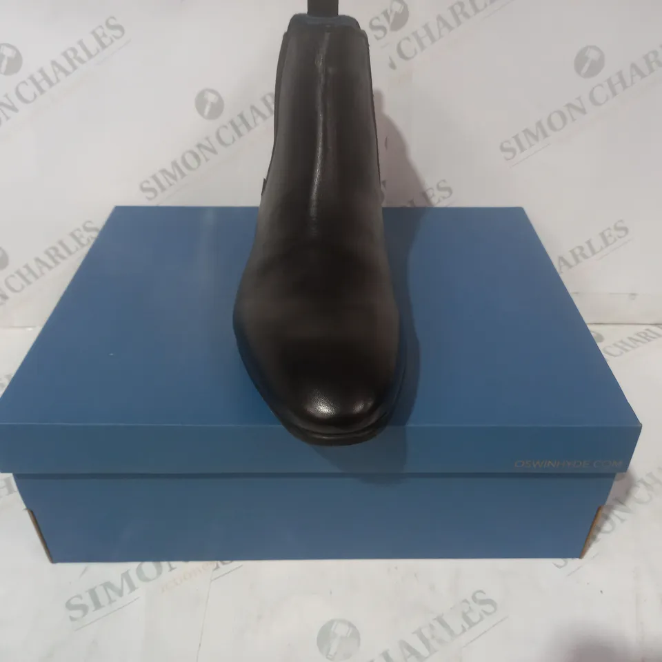 BOXED PAIR OF OSWIN HYDE SHOES IN BLACK UK SIZE 9