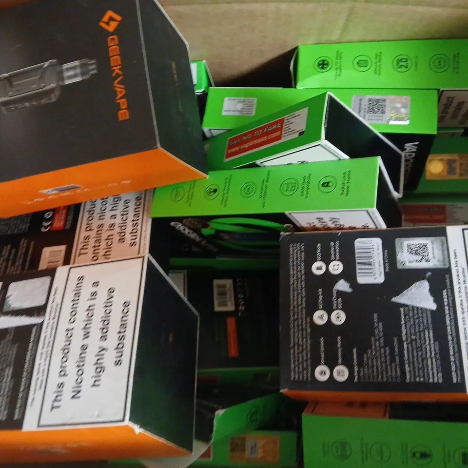 APPROXIAMTELY 15 ASSORTED VAPING PRODUCTS TO INCLUDE VAPORESSO, VOOPOO, GEEKVAPE, ETC - COLLECTION ONLY