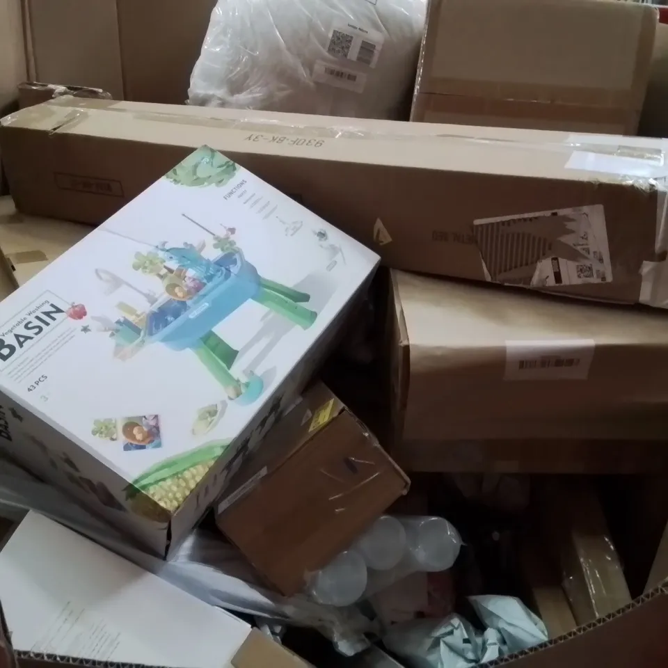 PALLET OF ASSORTED HOUSEHOLD GOODS AND PRODUCTS TO INCLUDE;WATER JUG,WATER TABLE,ETC