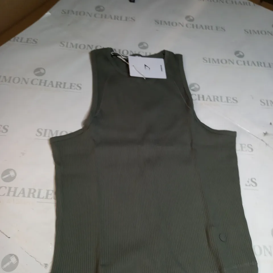 MEDIUM GYMSHARK TANK TOP 