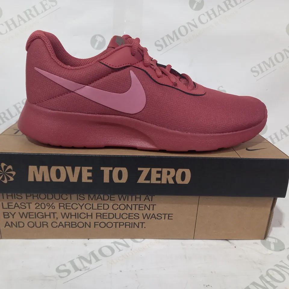 BOXED PAIR OF NIKE TANJUN REFINE SHOES IN RUST/BERRY UK SIZE 5