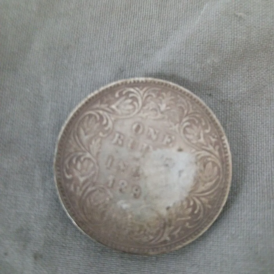 APPROXIMATELY 10 INDIAN SILVER ONE RUPEE COINS