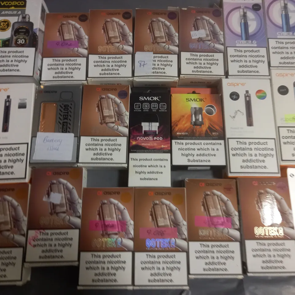 LOT OF APPROXIMATELY 20 ASSORTED VAPING ITEMS AND ACCESSORIES TO INCLUDE ASPIRE, VOOPOO AND SMOK