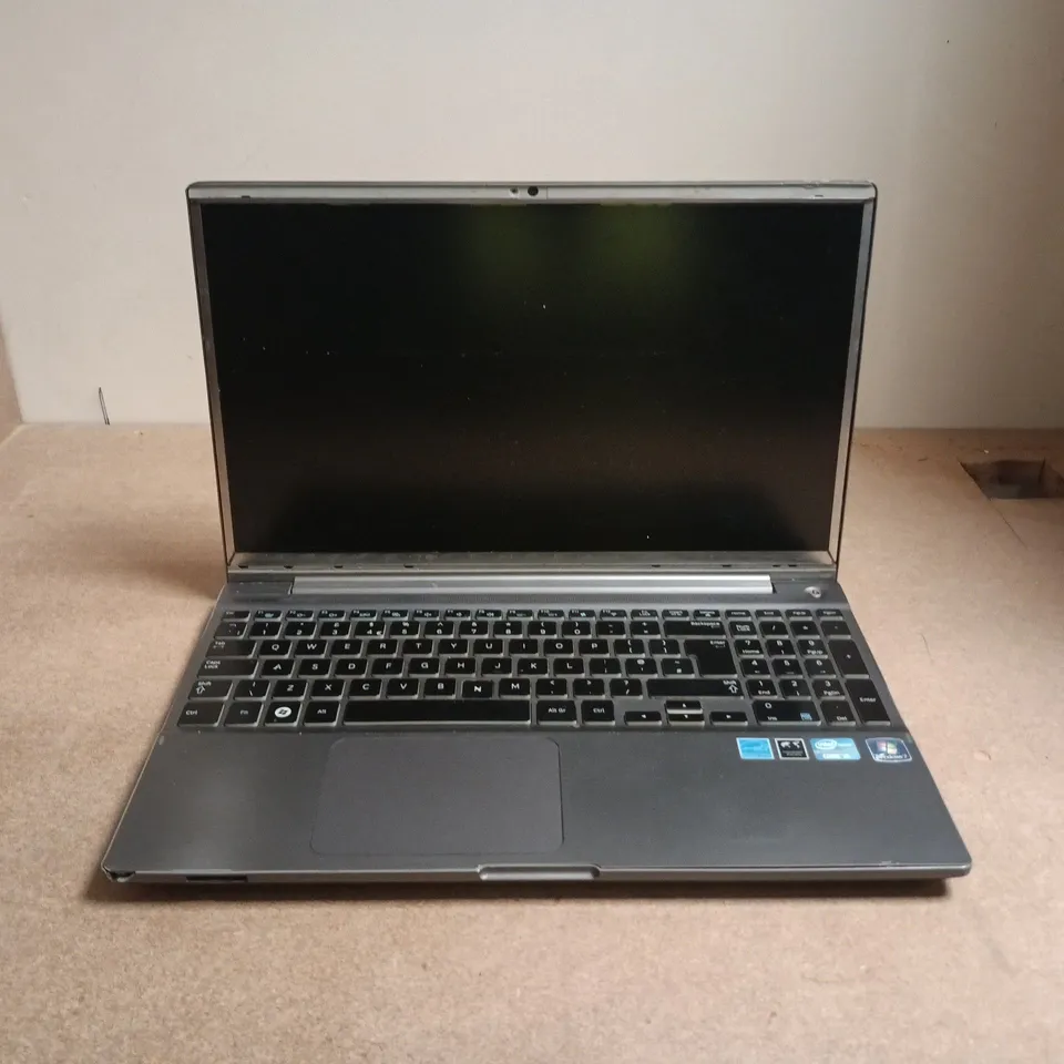 SAMSUNG SERIES 7 CHRONOS LAPTOP