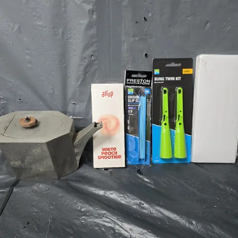 APPROXIMATELY 10 ASSORTED ITEMS TO INCLUDE - BUNG TWIN KIT , AIRUP WHITE SMOOTHIE ETC