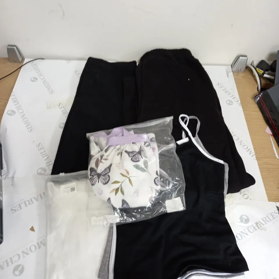BOX OF APPROXIMATELY 20 CLOTHING ITEMS TO INCLUDE JOGGERS, TROUSERS, VESTS ETC 