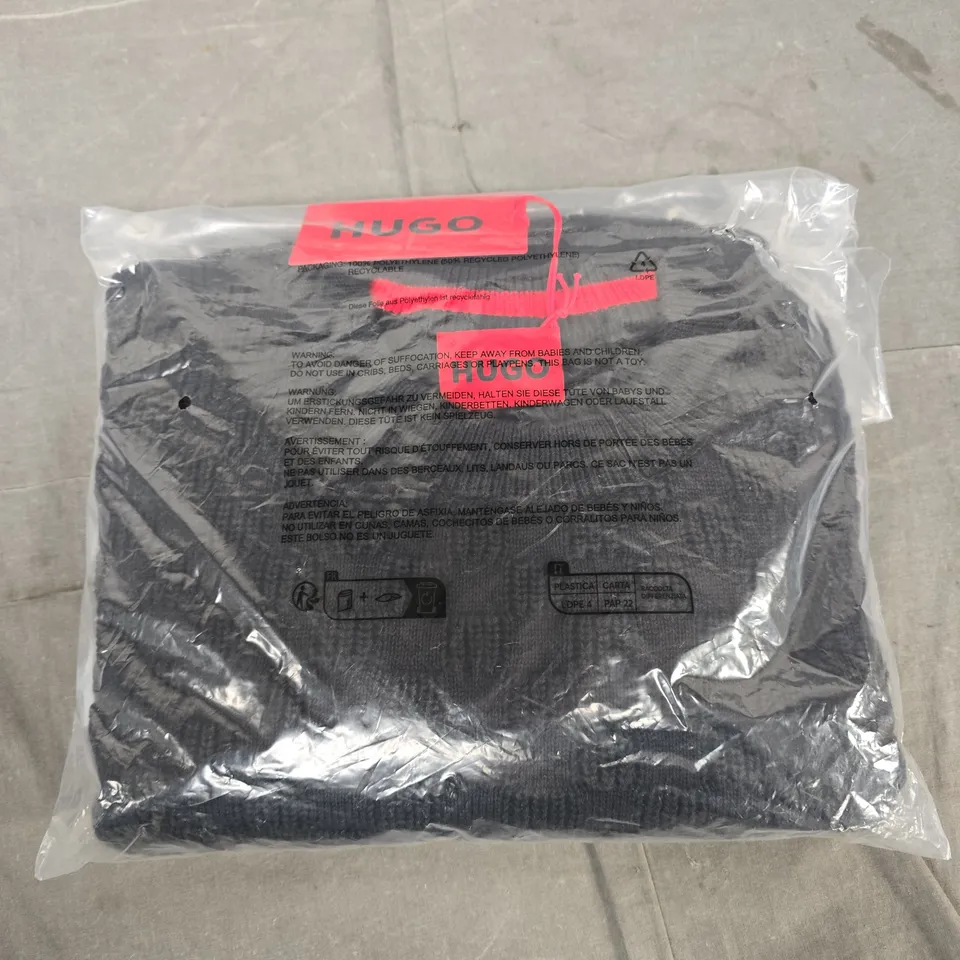 HUGO BOSS KNITTED SWEATER  – SIZE M