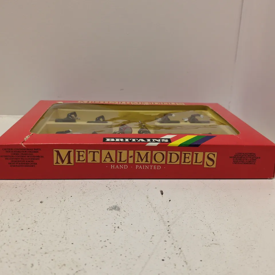 BRITAINS METAL-MODELS HAND PAINTED TOY SOLDIERS SET – BOXED