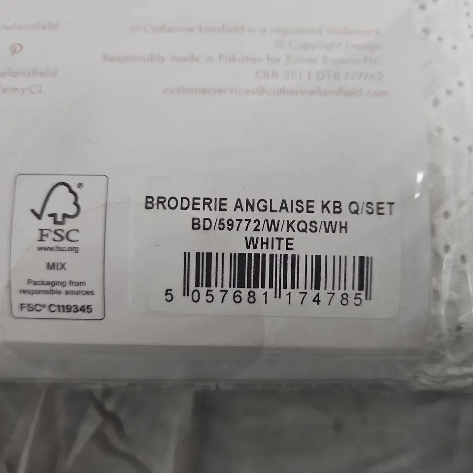 CATHERINE LANSFIELD BRODERIE ANGLAISE KING SIZE DUVET SET – WHITE