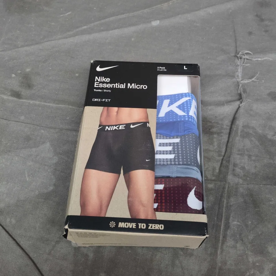 NIKE ESSENTIAL MICRO TRUNKS SHORTY 3-PACK – MULTI, SIZE L