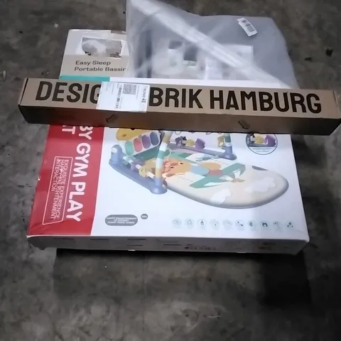 PALLET CONTAINING VARIOUS ASSORTED HOUSEHOLD ITEMS TO INCLUDE: BABY GYM PLAY MAT, EASY SLEEP PORTABLE BASSINET, BLACKMOUT BLINDS, CHINESE SKY LANTERNS ETC...