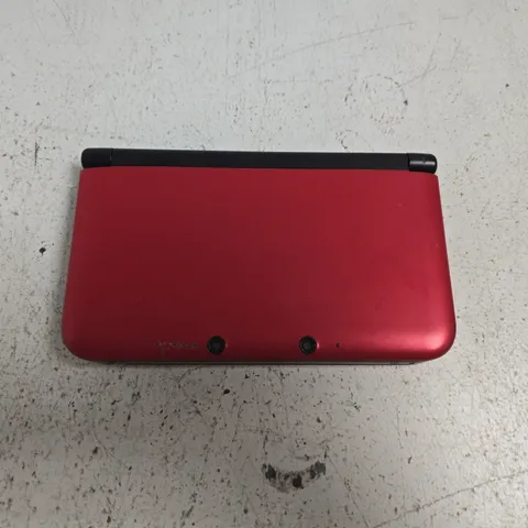 NINTENDO 3DS XL HANDHELD GAMES CONSOLE IN RED
