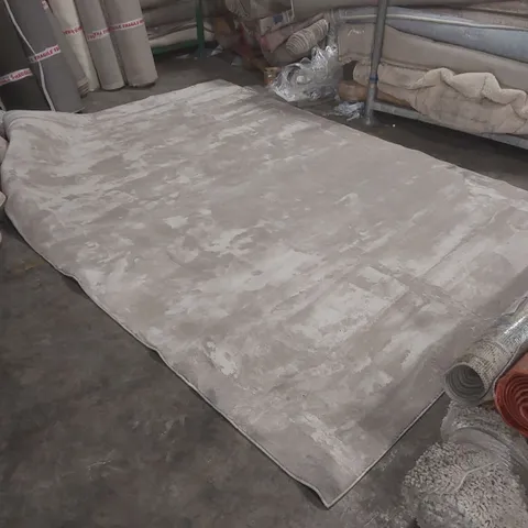 QUALITY DESIGNER FLUFFY RUG - APPROXIMATELY 330 x 240cm