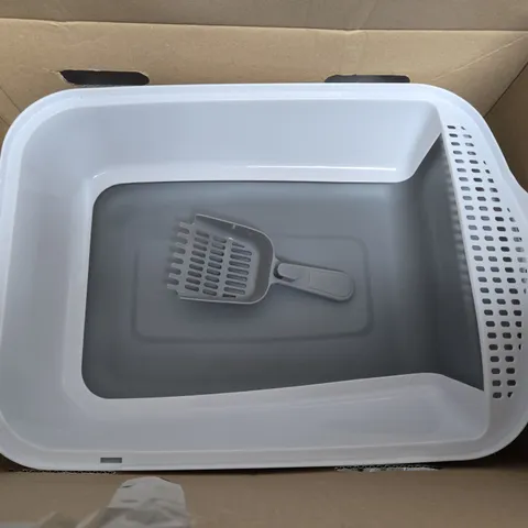 CAT LITTER TRAY WITH INTEGRATED SCOOP 