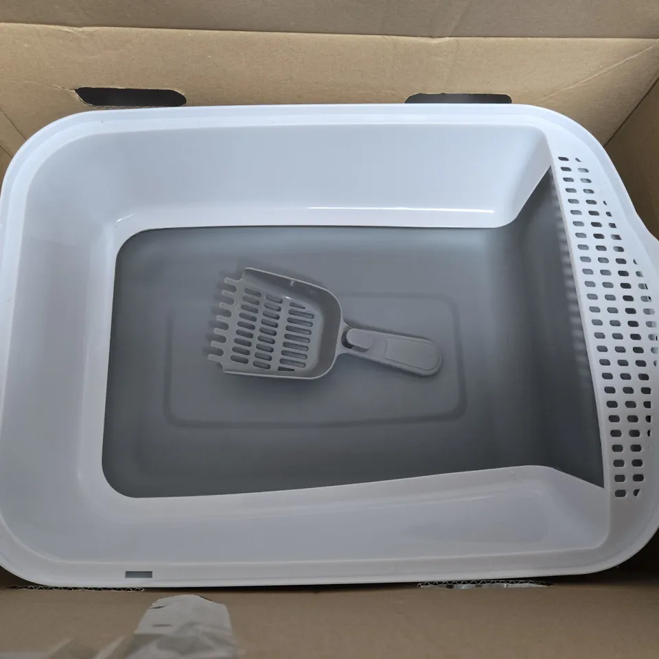 CAT LITTER TRAY WITH INTEGRATED SCOOP 