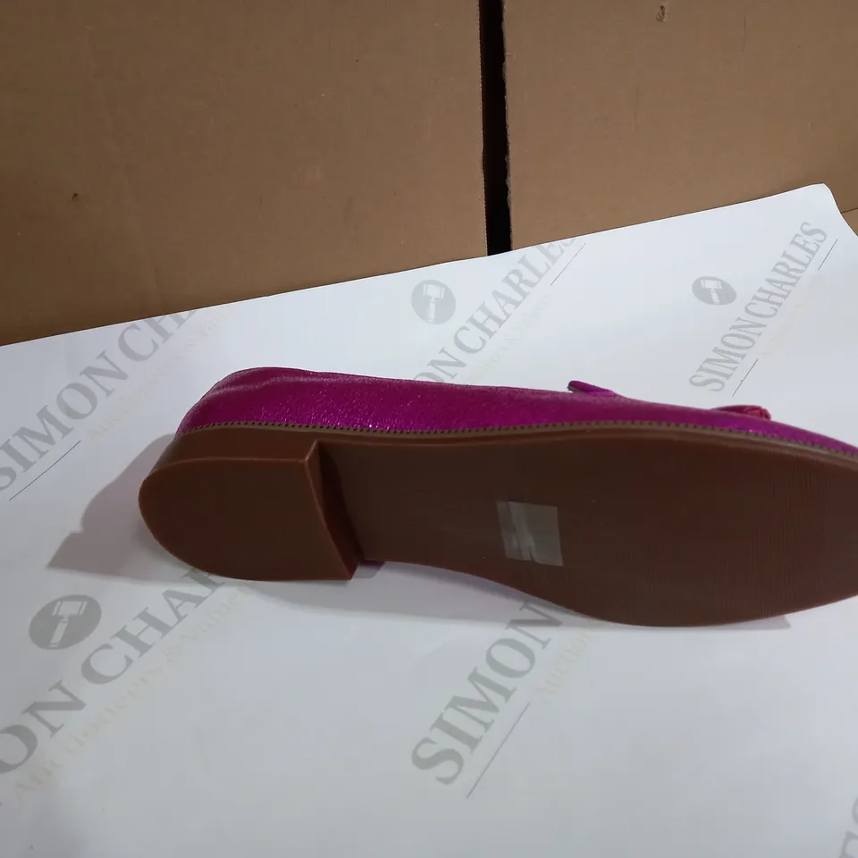 MODA IN PELLE PURPLE SHOE SIZE 6