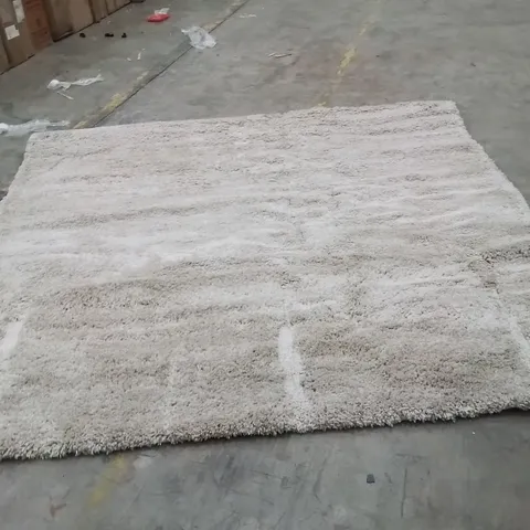 QUALITY DESIGNER AREA RUG APPROXIMATELY 200X200CM