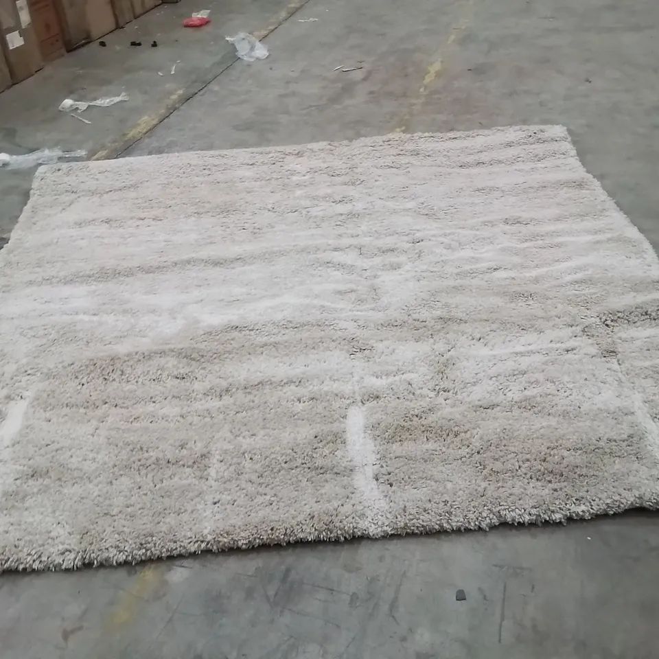 QUALITY DESIGNER AREA RUG APPROXIMATELY 200X200CM