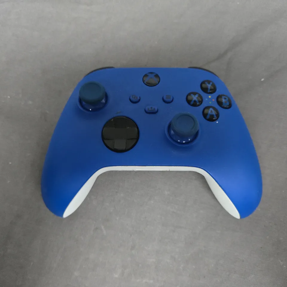 XBOX ONE REMOTE CONTROLLER IN BLUE