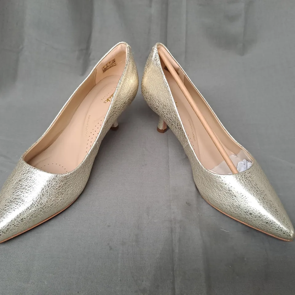 BOXED PAIR OF CLARKS LOW HEELED POINTED TOE SHOES IN METALLIC CHAMPAGNE UK SIZE 6