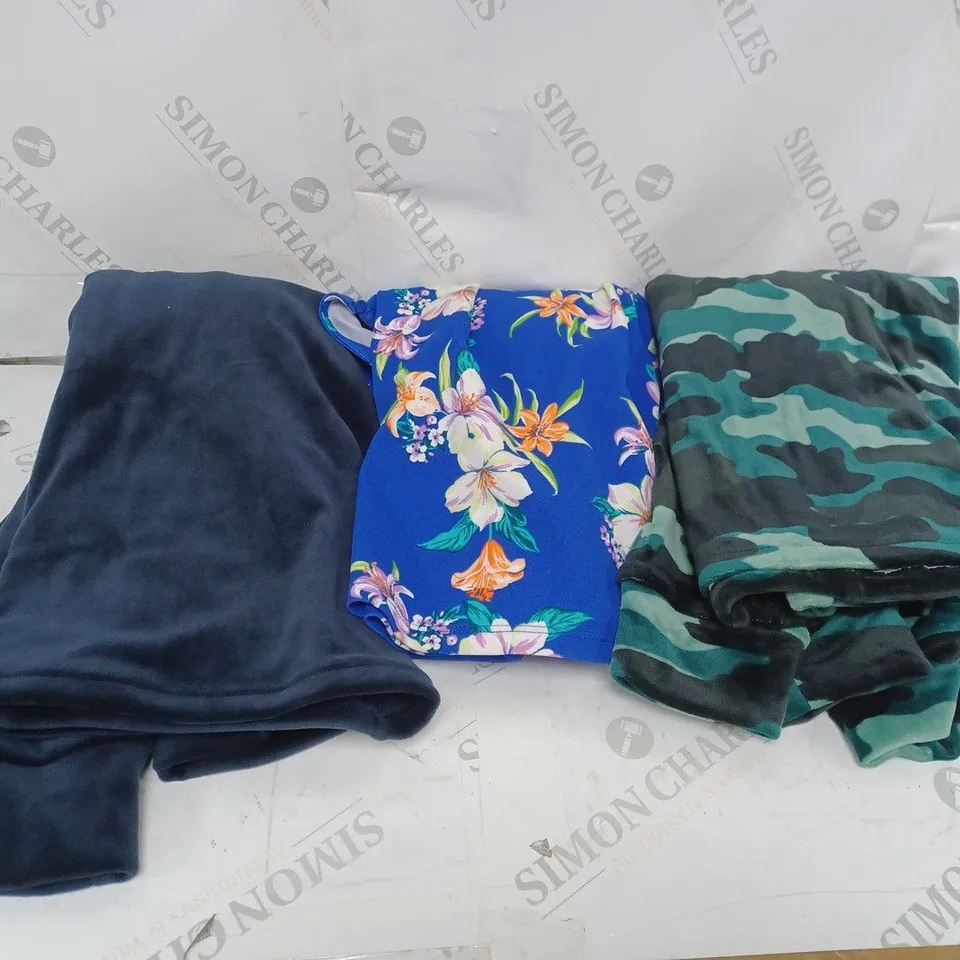 BOX OF ASSORTED CLOTHING TO INCLUDE: DRESSES, FLEECES AND PANTS 