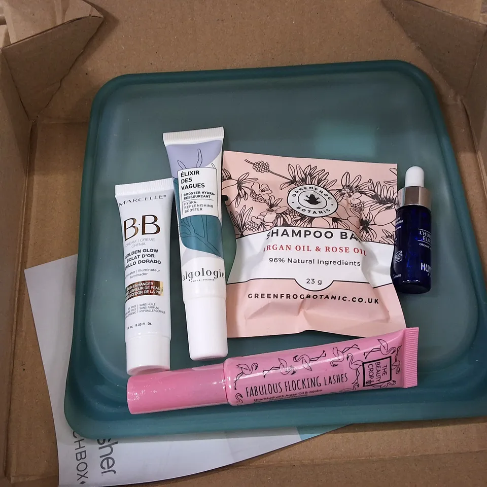 PALLET CONTAINING LARGE QUANTITY OF BIRCHBOX APRIL 2021 MONTHLY MAKEUP BOXES