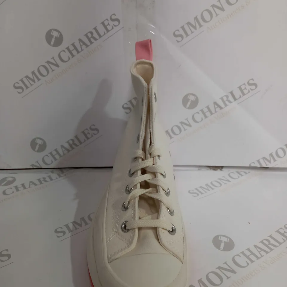CONVERSE CHUCK TAYLOR ATHLETIC SHOES - UK 6