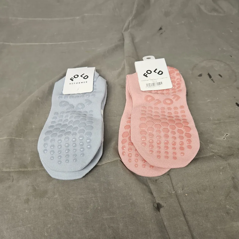 FOLD REFORMER X2 CREW GRIP SOCKS IN SKYLINE BLUE/ROSEWOOD BLUSH ONE SIZE