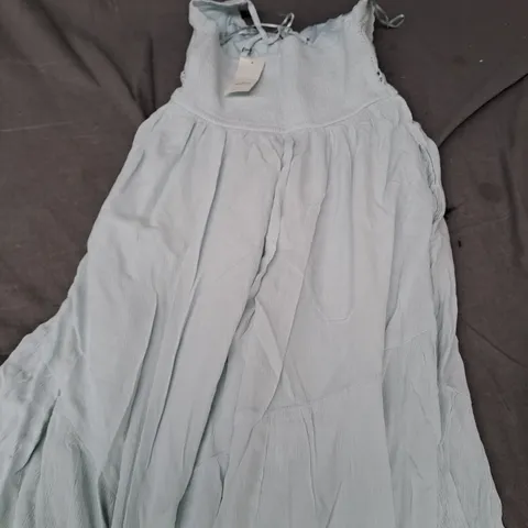 HOLLISTER PETITE RUFFLED DRESS IN BLUE - S