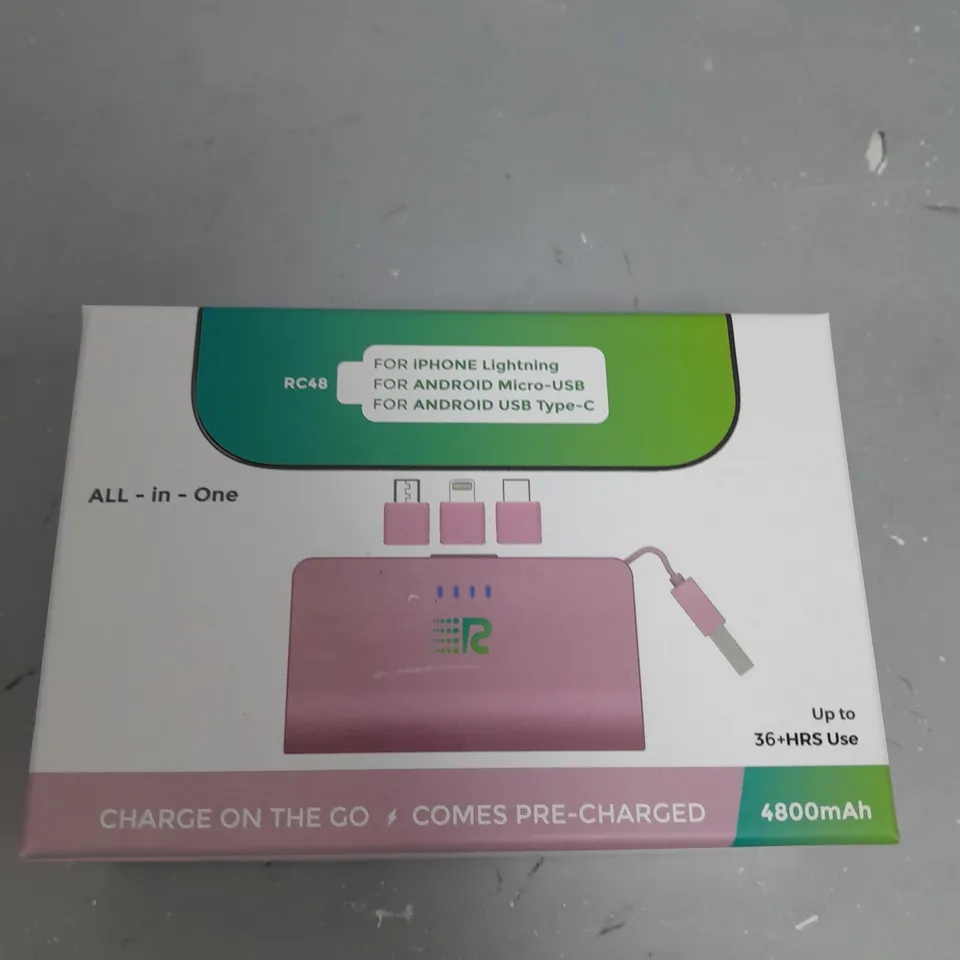 RUSH CHARGE 4800MAH UNIVERSE PORTABLE CHARGER W/ INTERCHANGEABLE TIPS