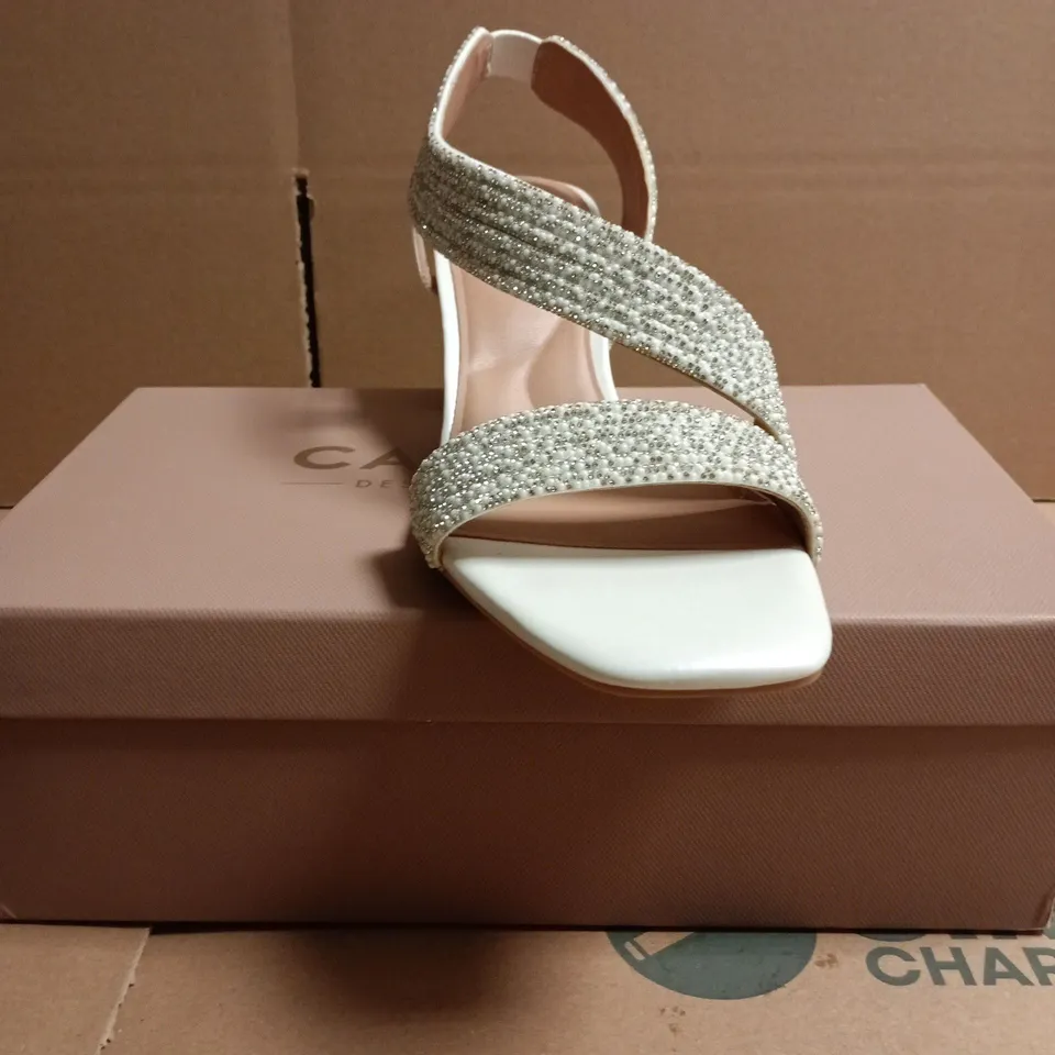 BOXED PAIR OF CARVELA GALA BLOCK JEWEL 60 BEADED SANDALS, WHITE, UK8 