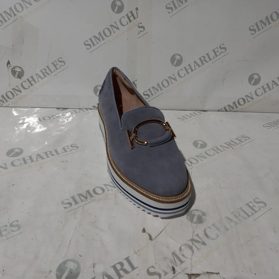 BOXED PAIR OF MODA IN PELLE ERISIN LOAFERS IN LIGHT BLUE UK SIZE 8