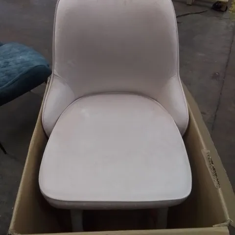 BOXED VELVET BAR STOOL IN PINK