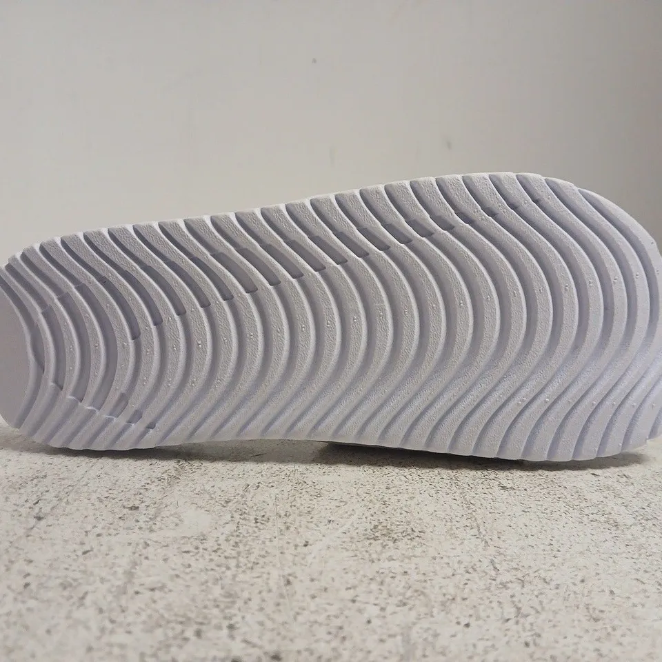 BOXED PAIR OF NIKE KAWA SLIDES IN WHITE/BLACK SIZE UK 5.5