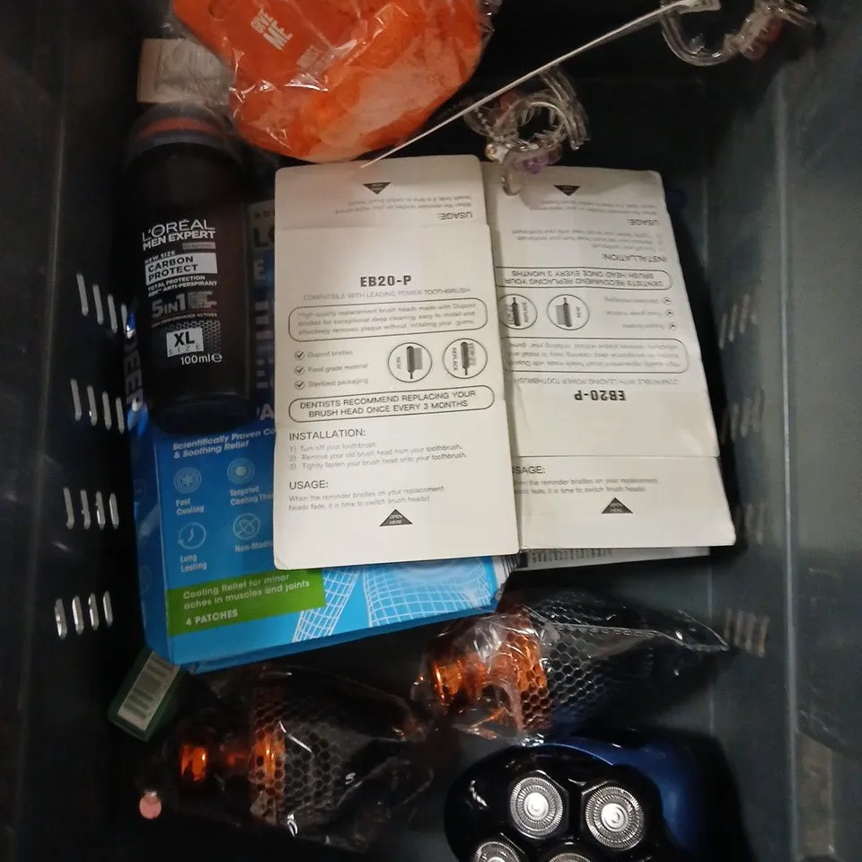 APPROXIMATEY 20 ASSORTED HEALTH AND BEAUTY PRODUCTS TO INCLUDE - DR LIPP BFF BALM - SAM MCKNIGHT MATT SCULPTING CLAY - HAIR CLIPS - ETC