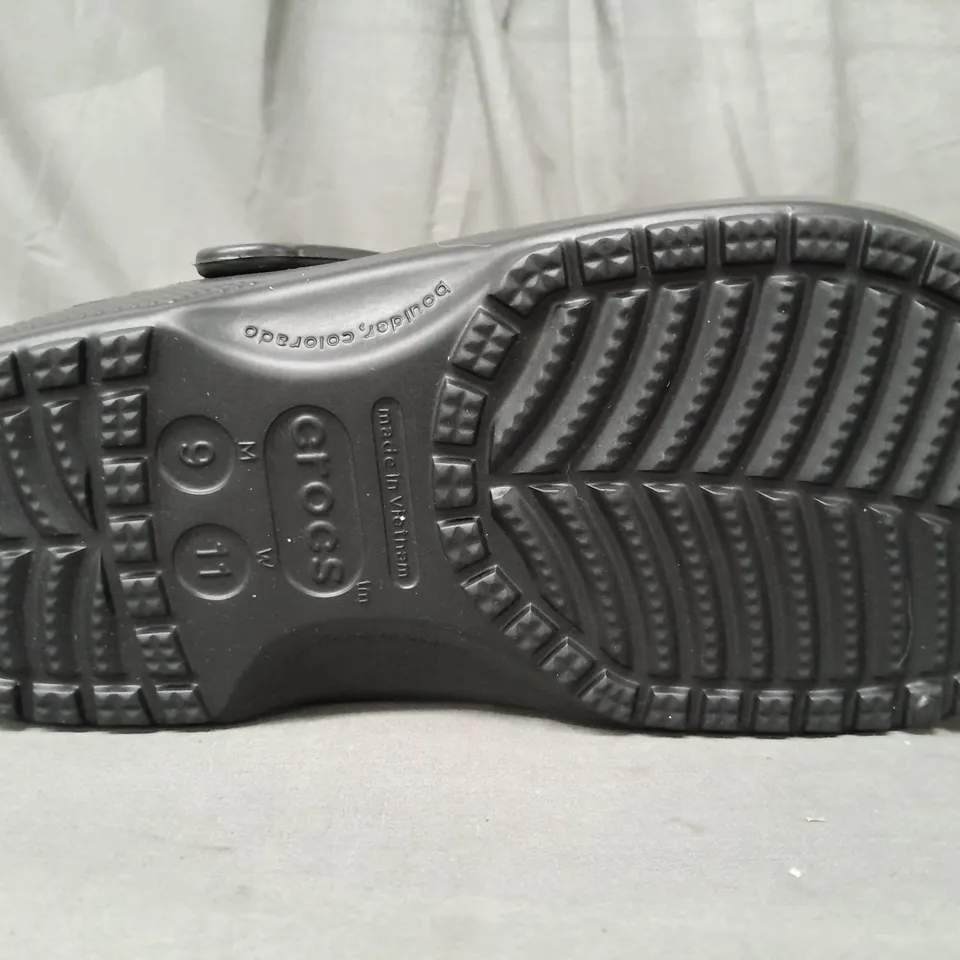 PAIR OF CROCS CLASSICS IN BLACK UK SIZE M8/W9