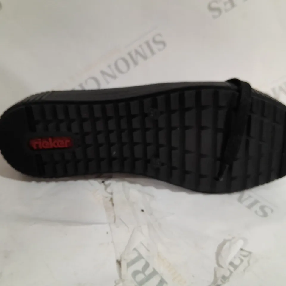 BOXED PAIR OF RIEKER TRAINERS WITH ZIP OFF WHITE SIZE 6