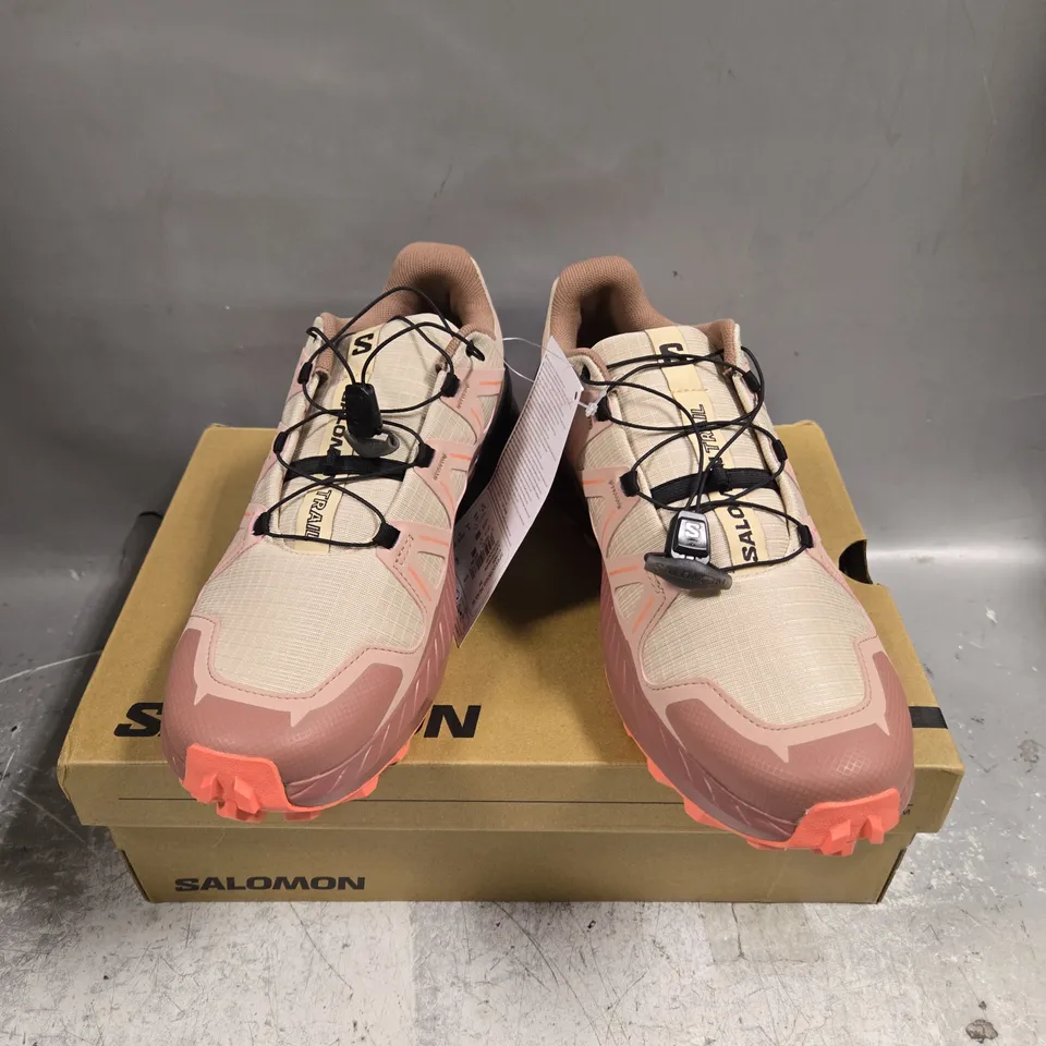 BOXED PAIR OF SALOMON SPEEDCROSS PEAK WOMENS TRAINERS - 6.5